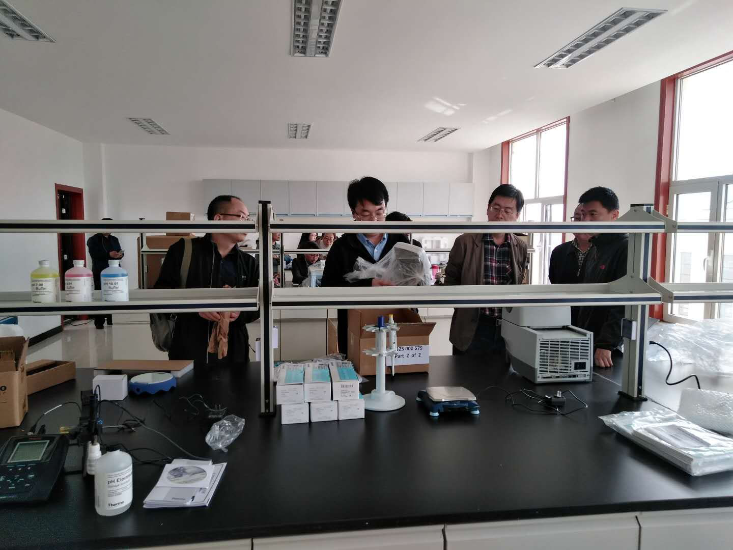 騰友科技公司組織進口設(shè)備安裝調(diào)試